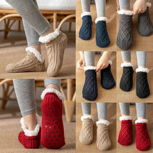 Load image into Gallery viewer, Winter Slipper