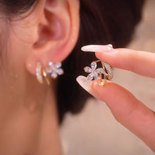 Load image into Gallery viewer, Flower Earrings