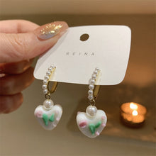 Load image into Gallery viewer, Flower Earrings