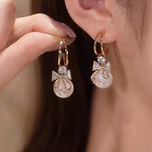 Load image into Gallery viewer, Flower Earrings