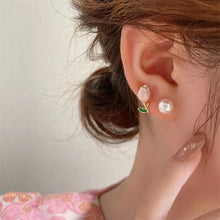 Load image into Gallery viewer, Flower Earrings
