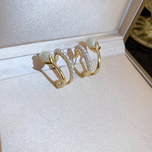 Load image into Gallery viewer, Flower Earrings