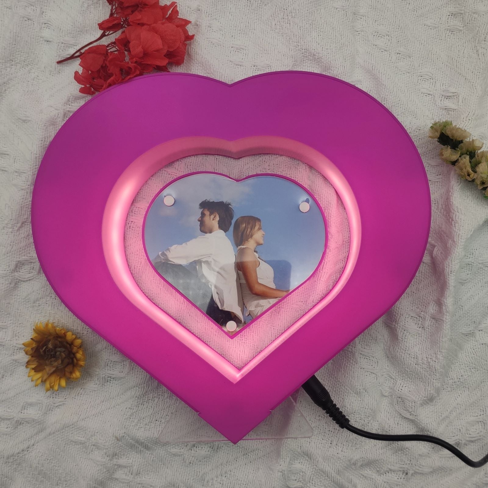 Heart shape magnetic floating photo frame, high tech levitating picture photo frame gifts - OZN Shopping