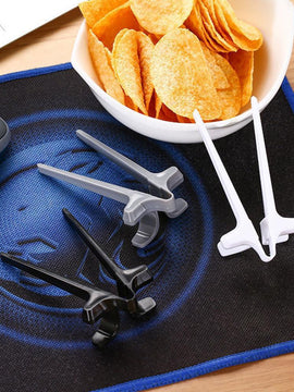 Free-Hands Snack Chopsticks Play Games Finger Chopsticks Lazy Assistant Clip Snacks Not Dirty Hand Phone Accessory Kitchen Tool