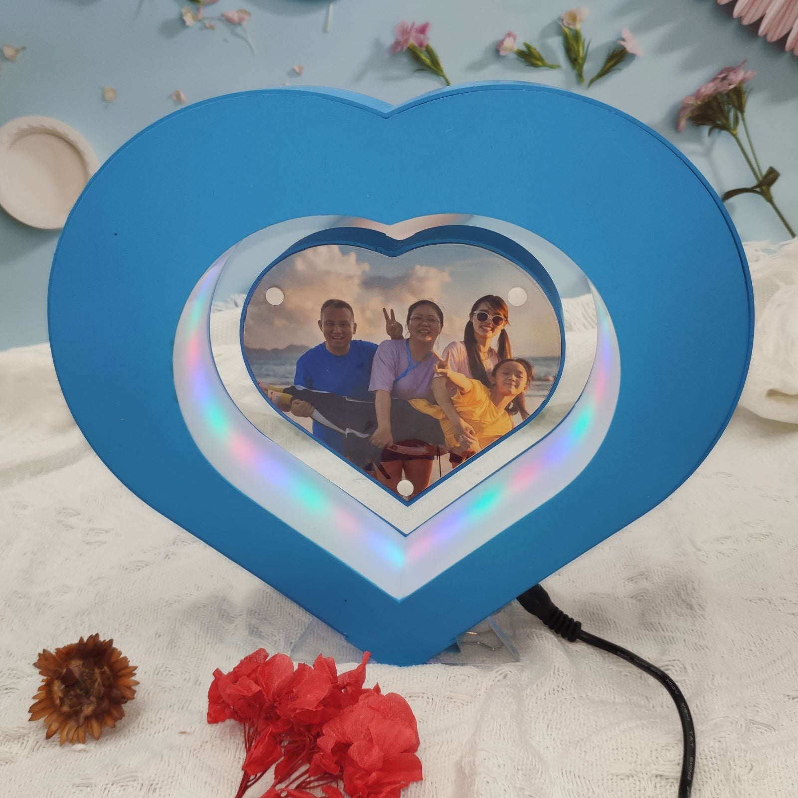 Heart shape magnetic floating photo frame, high tech levitating picture photo frame gifts - OZN Shopping